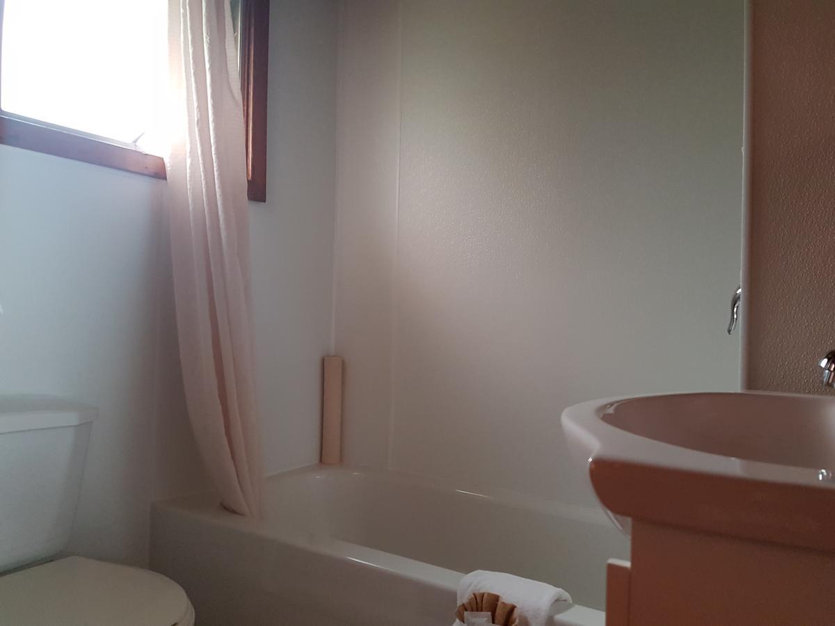 Flamingo Motel Кранбрук Екстериор снимка