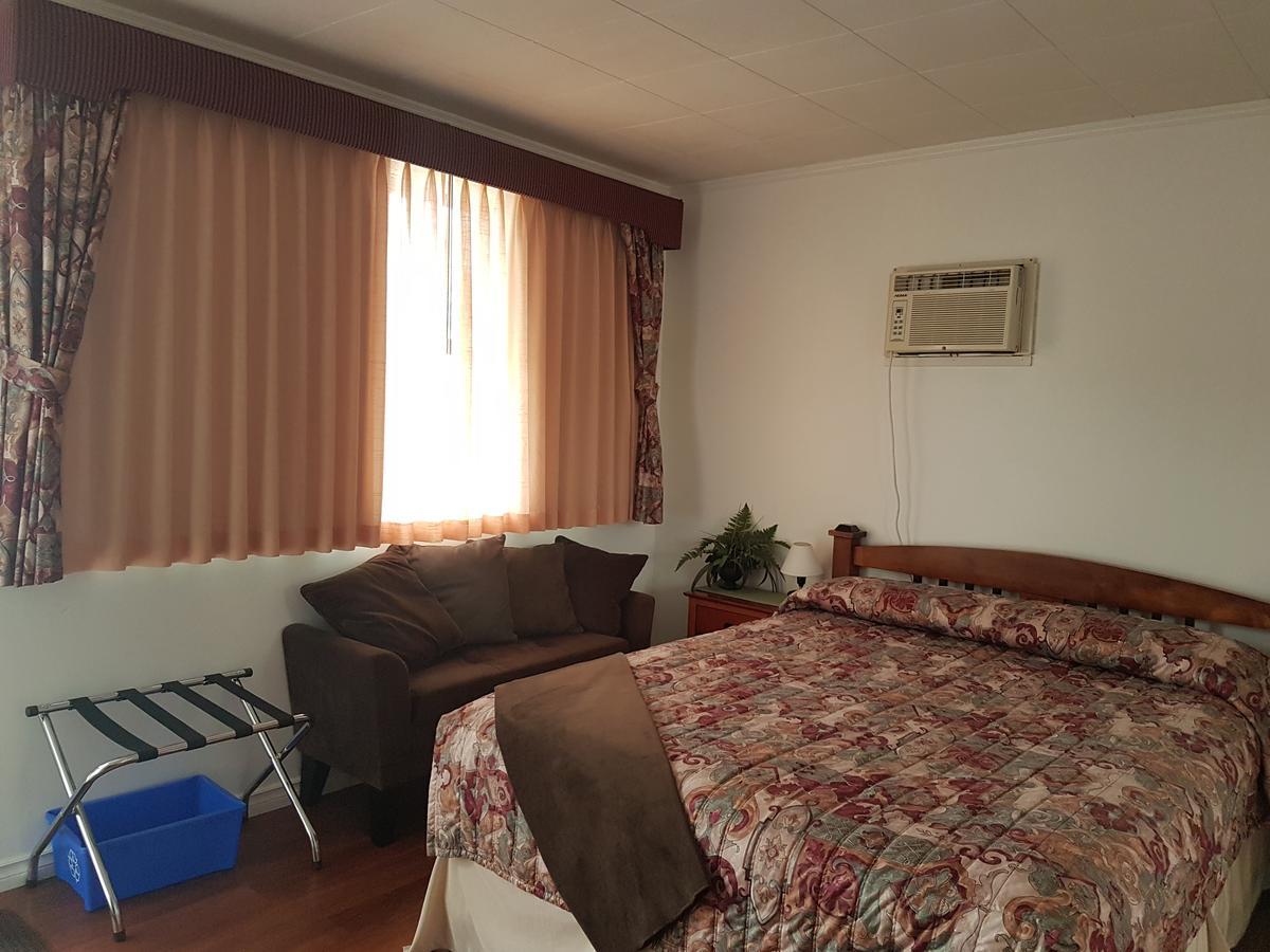 Flamingo Motel Кранбрук Екстериор снимка