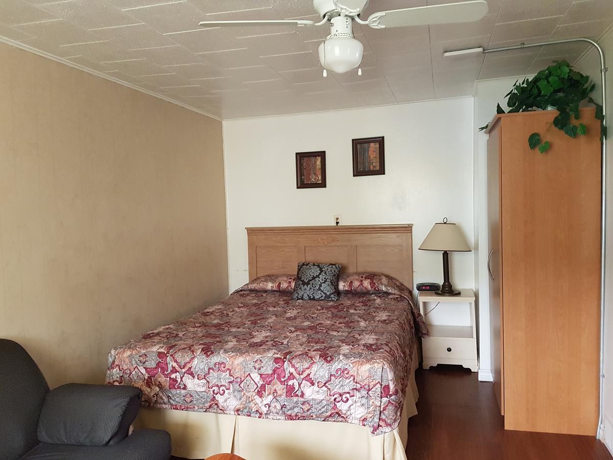 Flamingo Motel Кранбрук Екстериор снимка